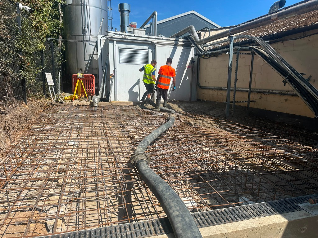 Ground Line Ready-Mix Concrete Pumping Pipeline in Action Richmond
